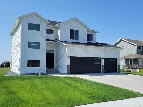 1450 75th Ave S, Fargo, ND 58104