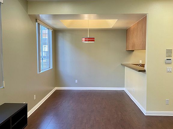 2nd image of 812 N Hudson Ave APT 105