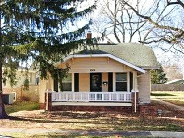 1009 S 15th St, Mattoon, IL 61938