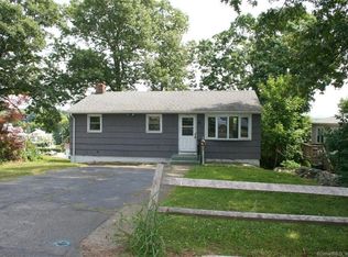 41 Acorn Ct, New London, CT 06320
