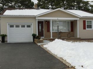 25 Oakfield Rd, Toms River, NJ 08757