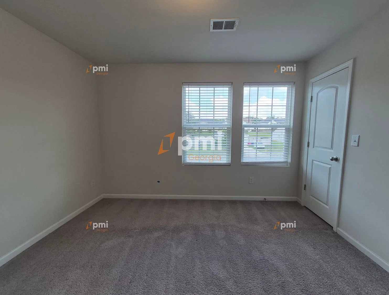 3 bed, 2.5 bath, 1564 sqft, $1,575 — Photo 4