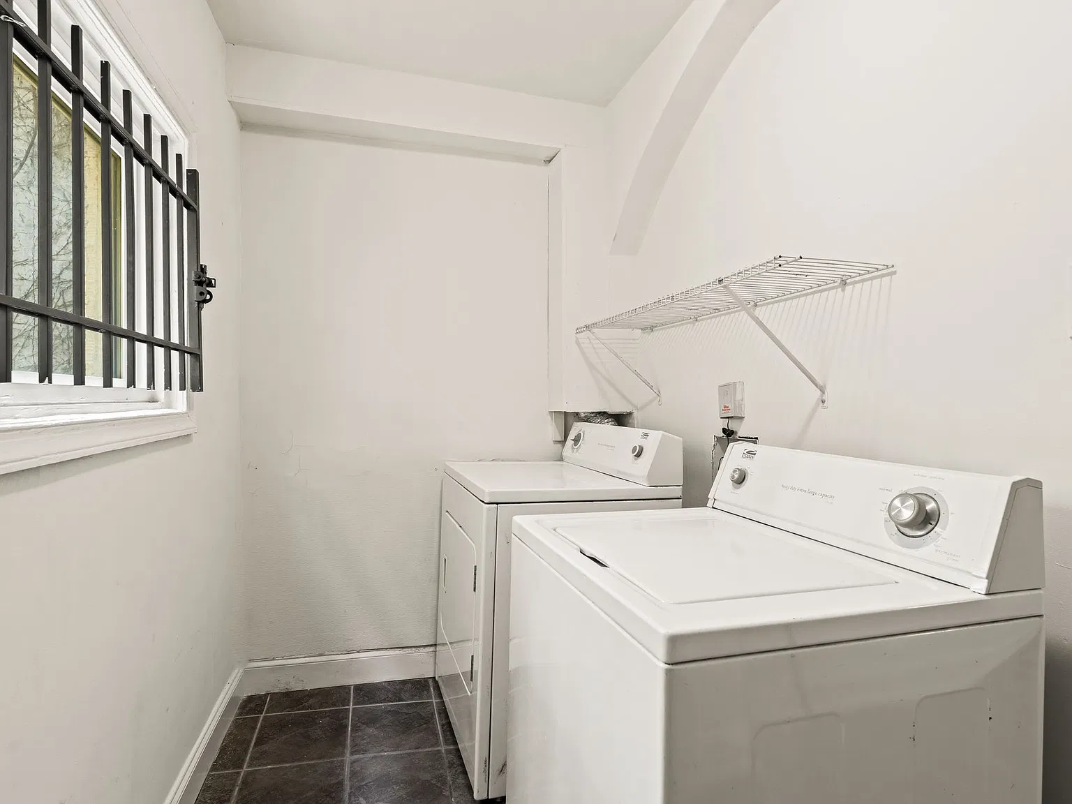 6 bed, 1920 sqft, $2,790 — Photo 4