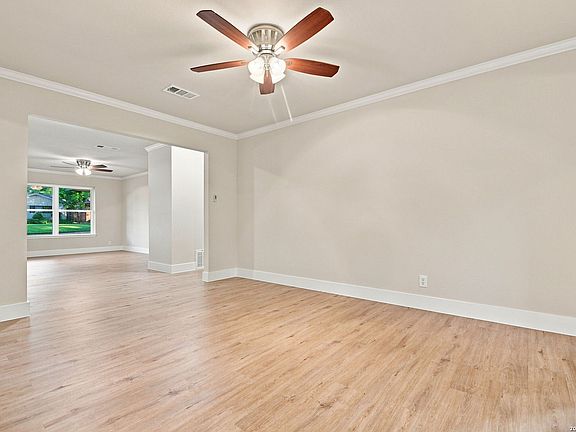 4th image of 11018 Burr Oak Dr
