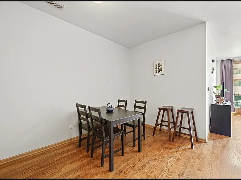 2508 W Division St #1 — Photo 6