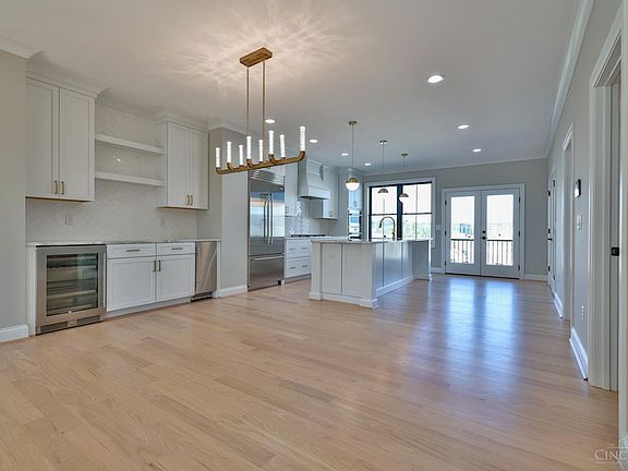 5th image of 2920 Robertson Ave