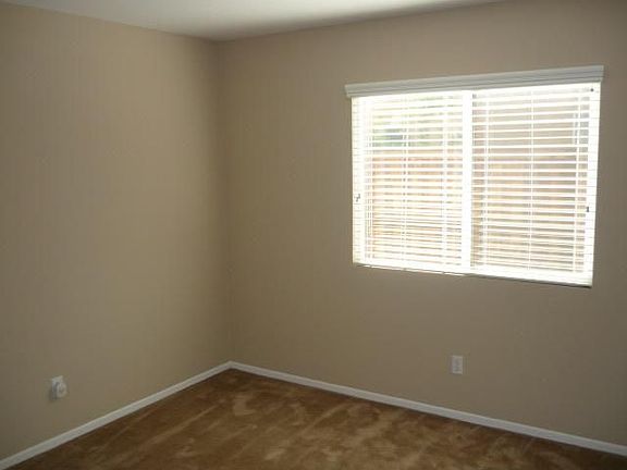3rd image of 33846 Petunia St