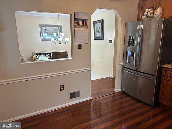 5th image of 7103 Tarquin Ave