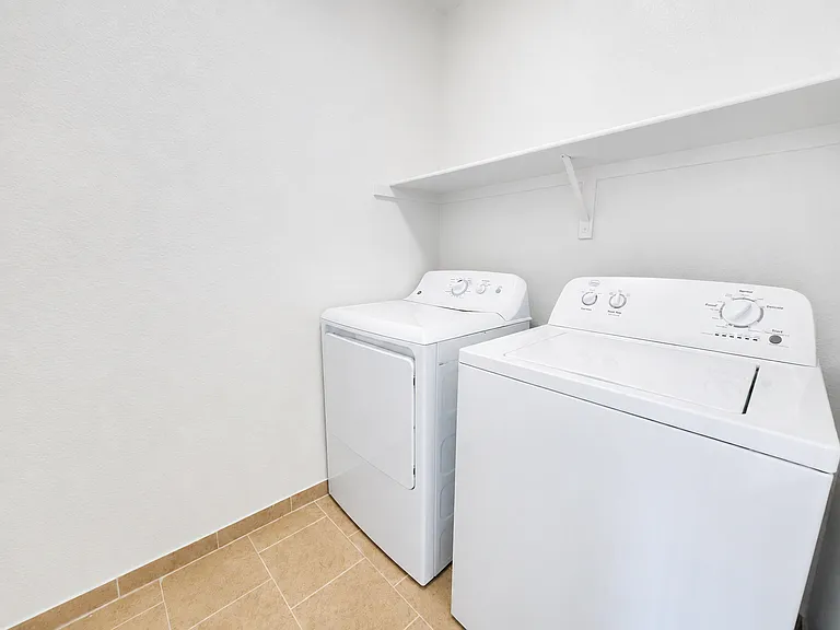 2054 Cardigan Ave — Photo 13