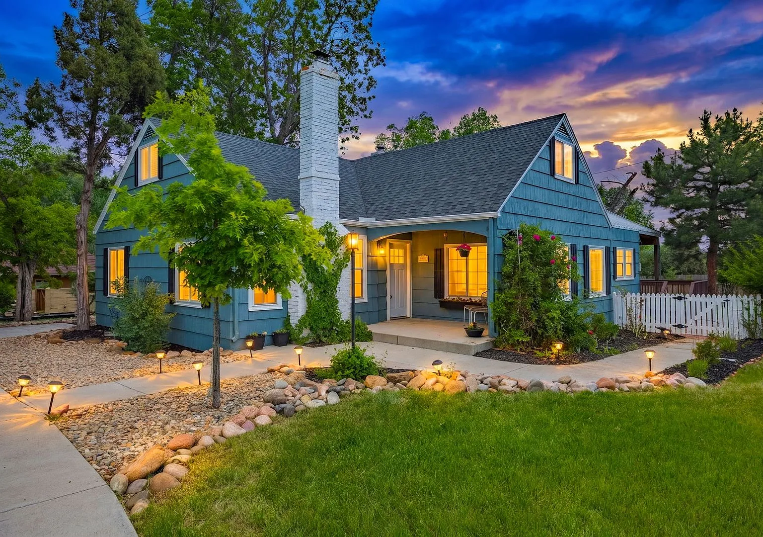Beautifully Updated 5-Bedroom Rental Near The Broadmoor!! — Photo 2