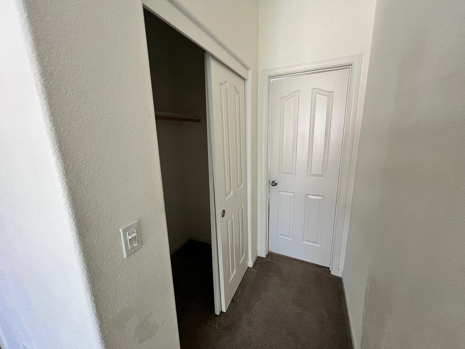 5 bed, 3011 sqft, $4,000 — Photo 2