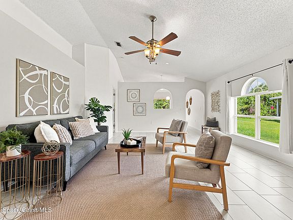 3rd image of 2153 Redwood Cir NE