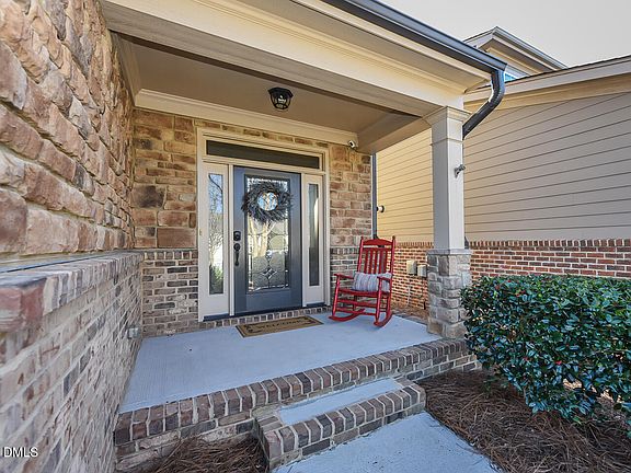 2nd image of 613 Angelica Cir