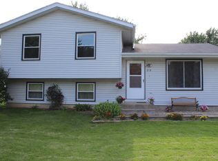 203 David Dr, Winnebago, IL 61088