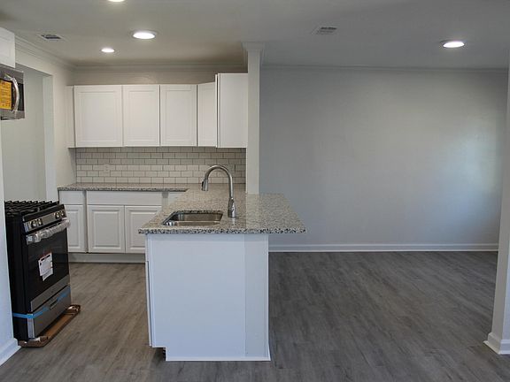 3rd image of 705 Lula St