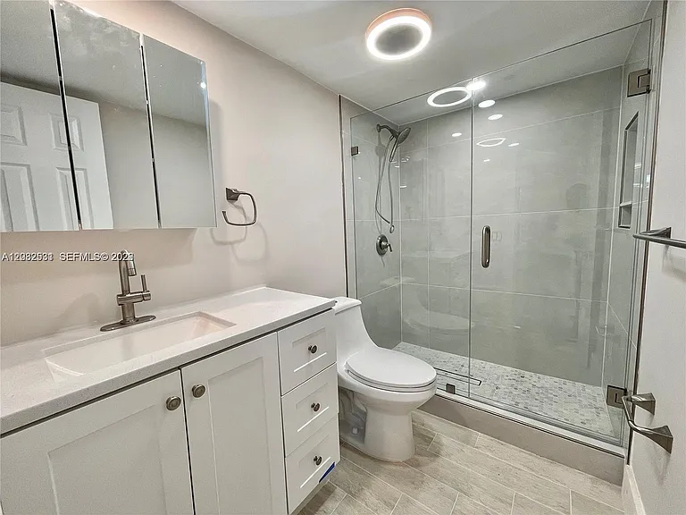174 E 5th St #1 — Photo 7