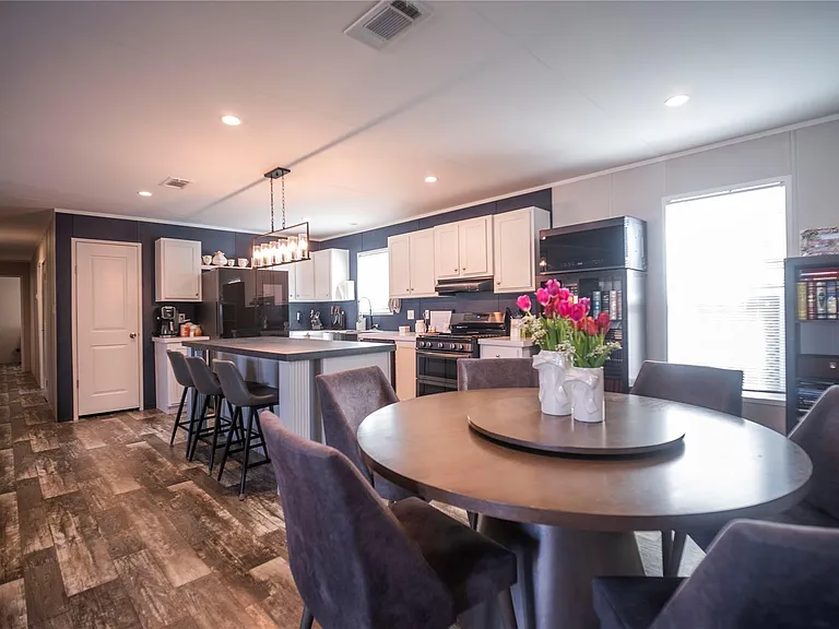 5402 Five Oaks Dr — Photo 2