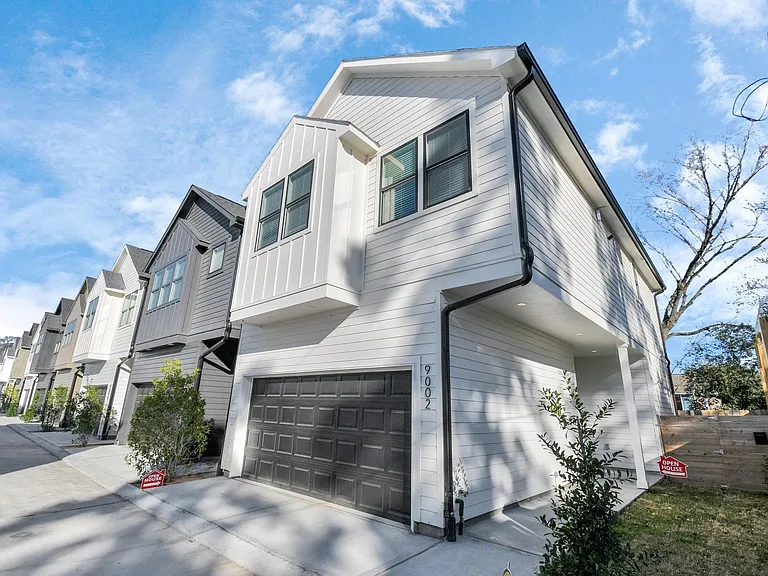 9029 Laverne Oak Ln — Photo 2