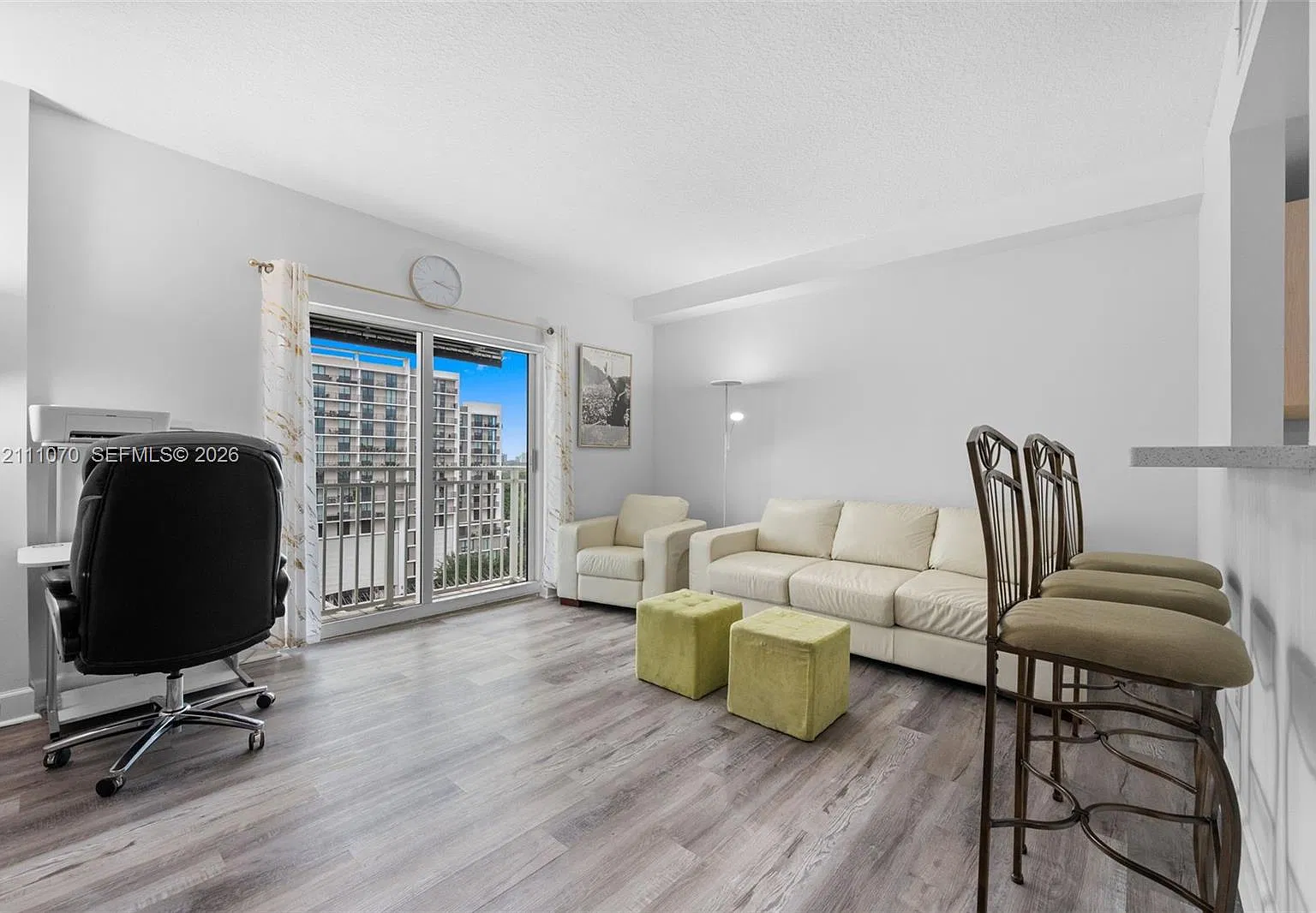 Douglas Grand Condo — Photo 2