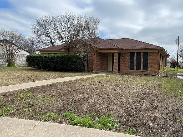 1402 Sheppard Ln — Photo 28