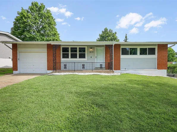 1819 Nashua Dr, Saint Louis, MO 63136