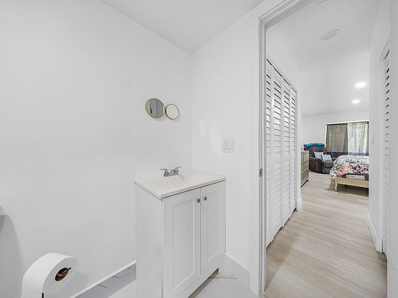 5th image of 14500 NE 6th Ave #101