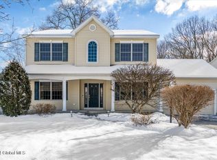 9 Brittany Oaks, Clifton Park, NY 12065