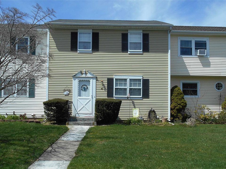 1st image of 4 Merrimac Ct