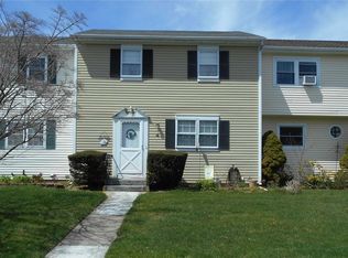 4 Merrimac Ct, Coram, NY 11727