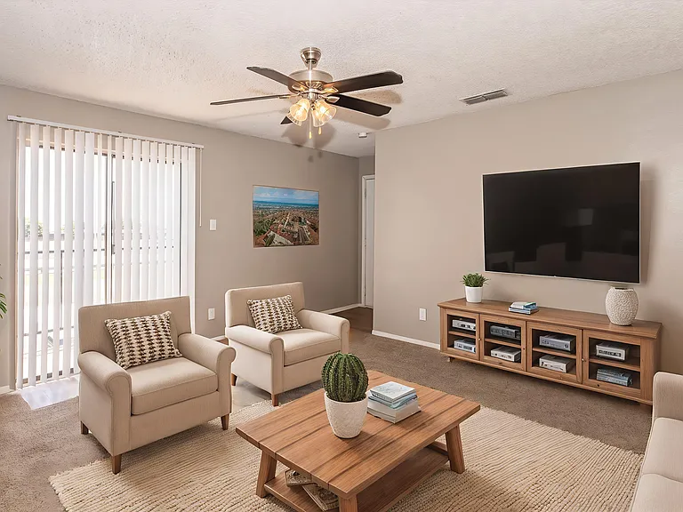 District West — Photo 6