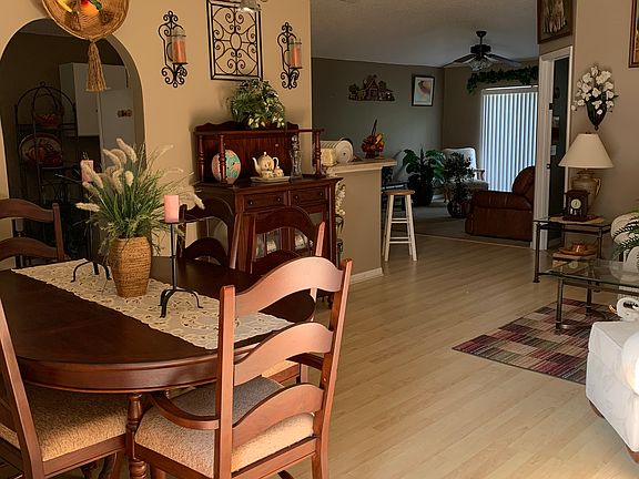 2nd image of 135 Oak View Pl