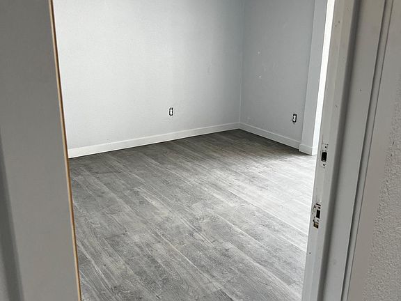 3rd image of 435 Center St