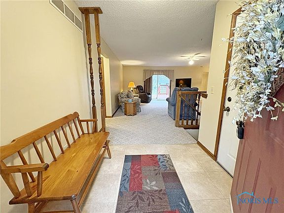 3rd image of 895 Champagne Ave