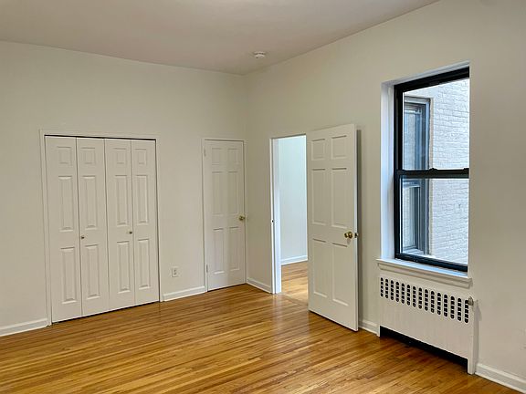 3rd image of 111 W 68th St APT 3C