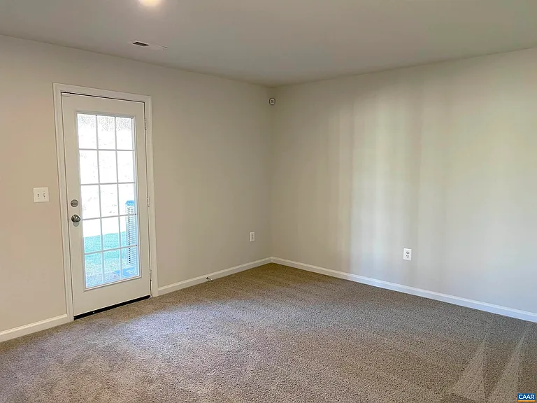 325 Willowshire Ct — Photo 3