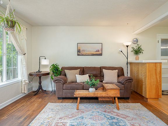5th image of 5044 NE Cully Blvd