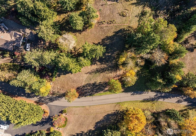 3rd image of 1051 Fox Hollow Road