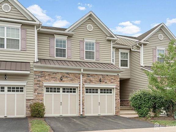2nd image of 84 Autumn Ln