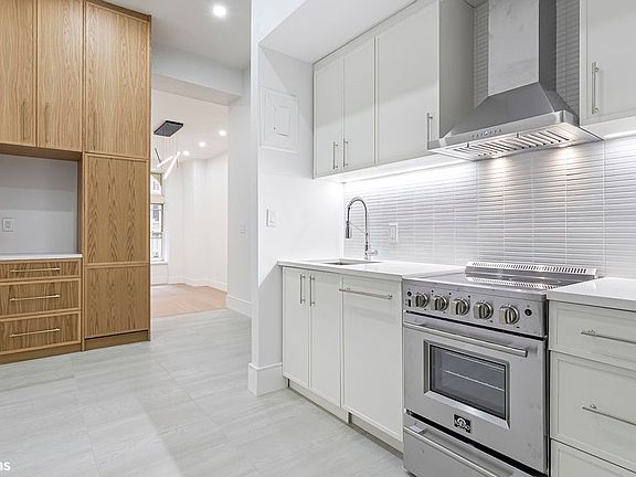 5th image of 23 Waverly Pl APT 2Y