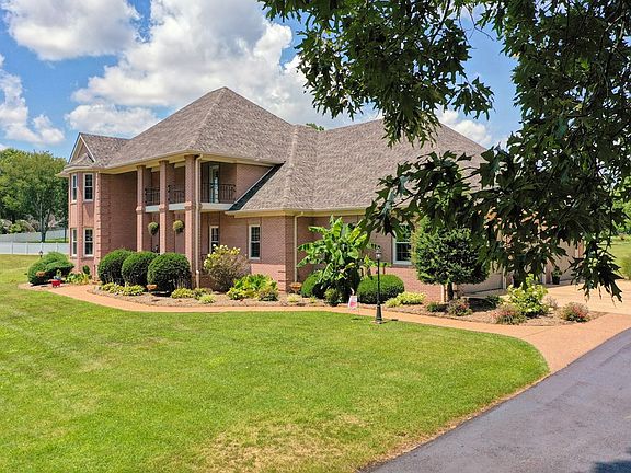 3rd image of 385 Thorndale Dr