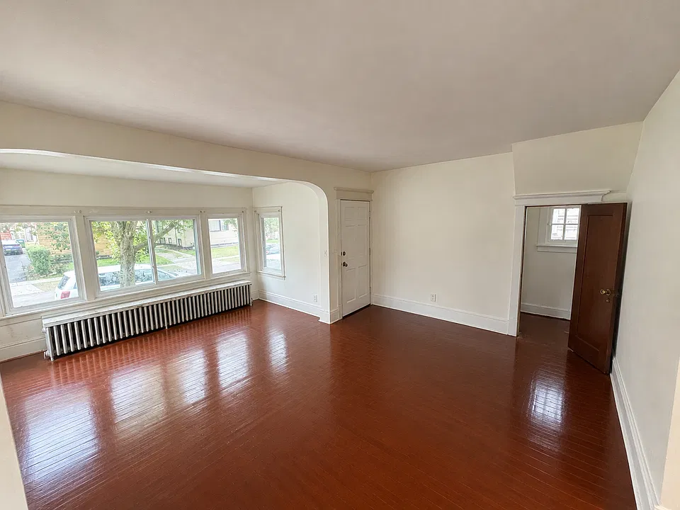 42 Poultney Ave