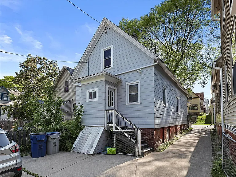 2447 N Bartlett Ave — Photo 18