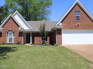 9086 Lakeside Dr, Olive Branch, MS 38654