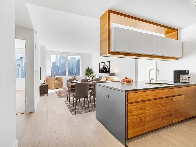 550 W 45th St #1916 — Photo 1