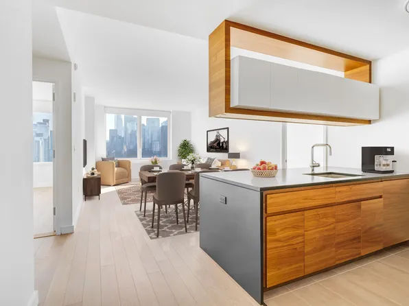 550 West 45th Street image 1 of 18