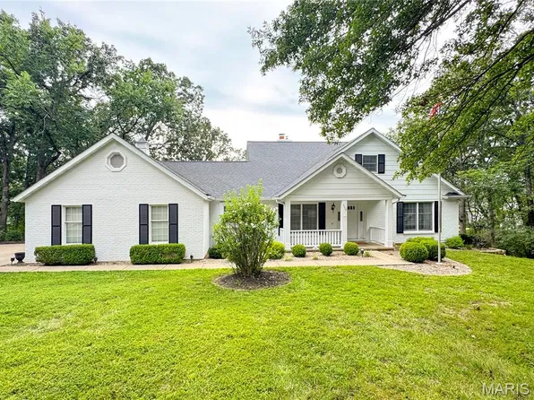 350 Elmwood Estates Dr, Washington, MO 63090
