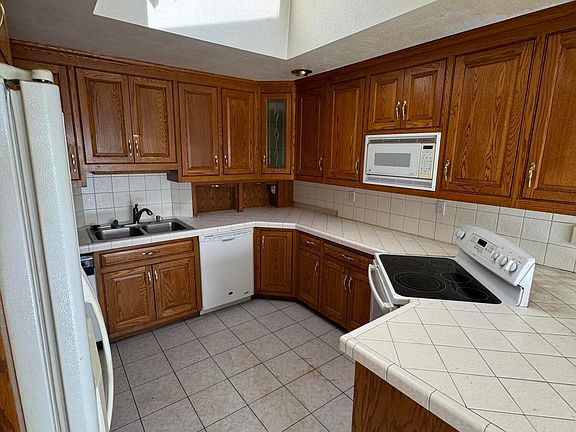 4th image of 1650 Trabert Way