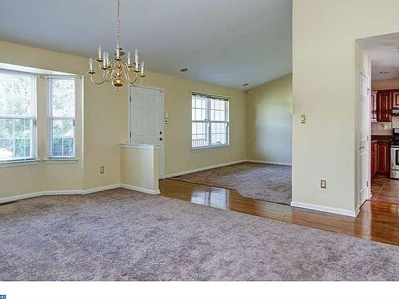 5th image of 111 Rose Dr