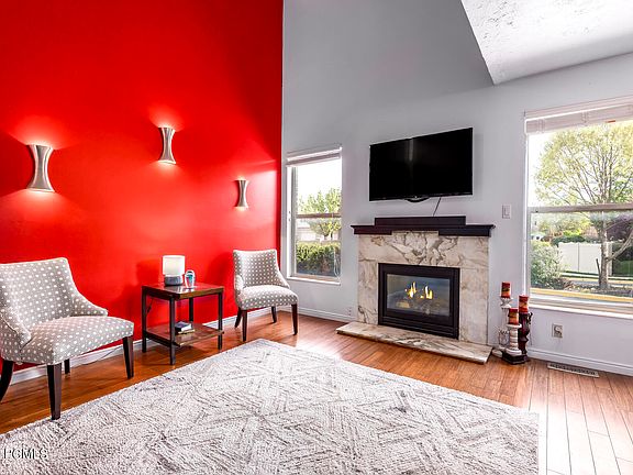 3rd image of 8712 S Oakwood Park Cir