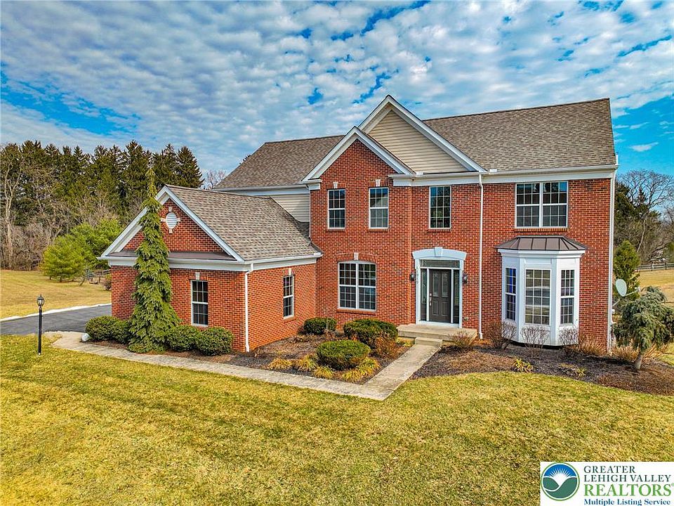 1st image of 1919 Pembrooke Dr